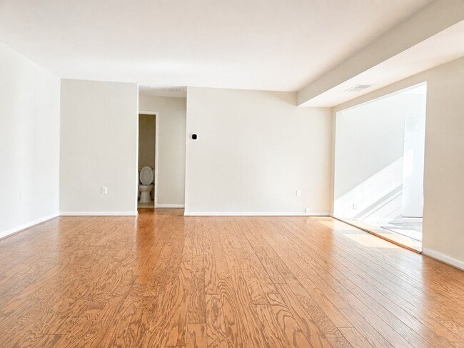 Building Photo - 9653 White Acre Rd