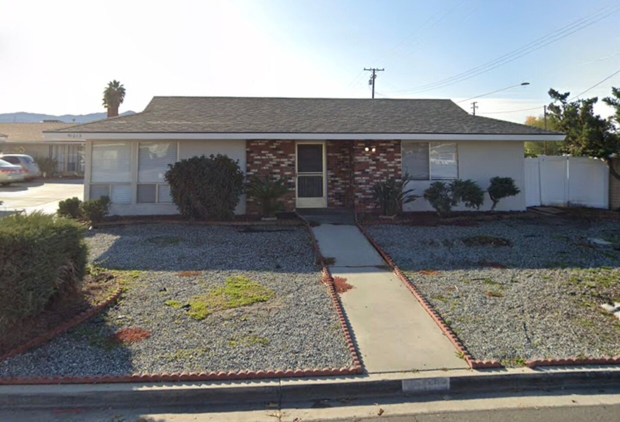 Foto principal - Two Bedroom Two Bathroom Home in Hemet