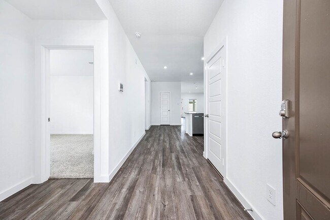 Building Photo - 1122 Fringed Bluestar Dr