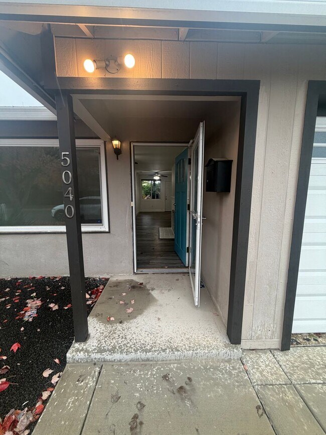 Foto del edificio - 3 Bedroom | 1 Bathroom | Home in Sacramento