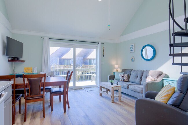 Foto del edificio - FURNISHED OFF-SEASON MONTHLY RENTAL-STARTING MID-SEPTEMBER '25 (CALL FOR AVAILABLE MONTHS)