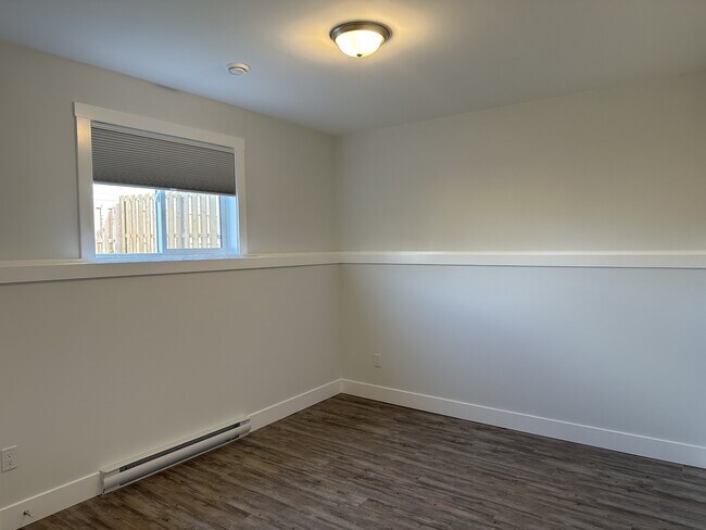 Building Photo - 8215-B-881A 81a St