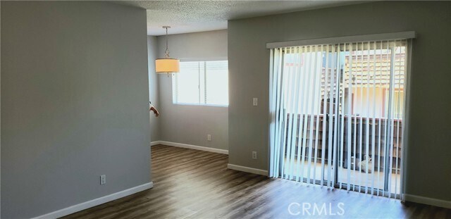 Foto del edificio - 5400 Newcastle Ave