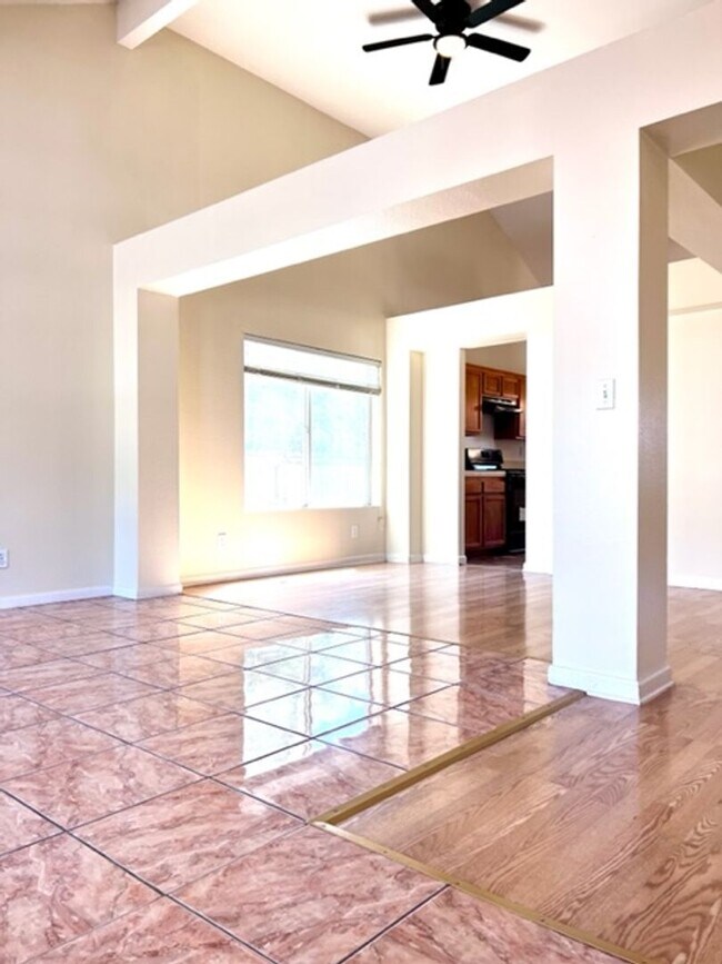 Building Photo - Spacious 4BD|3BA Home in Oakley