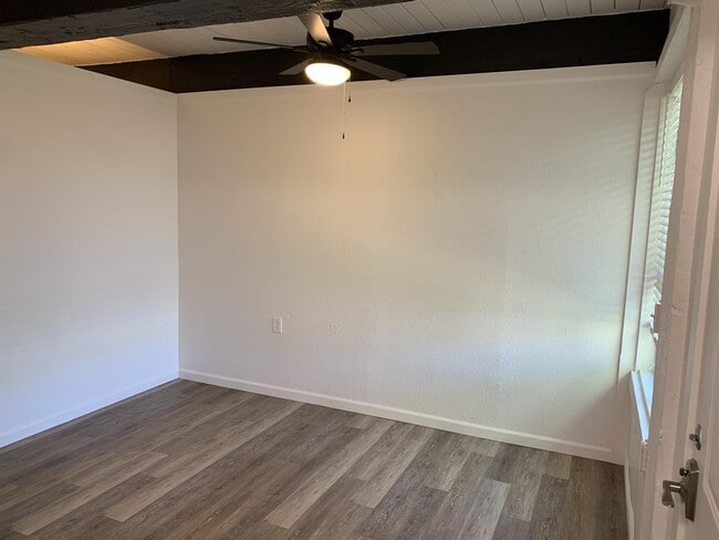 Building Photo - 1411 E Sherman Ave