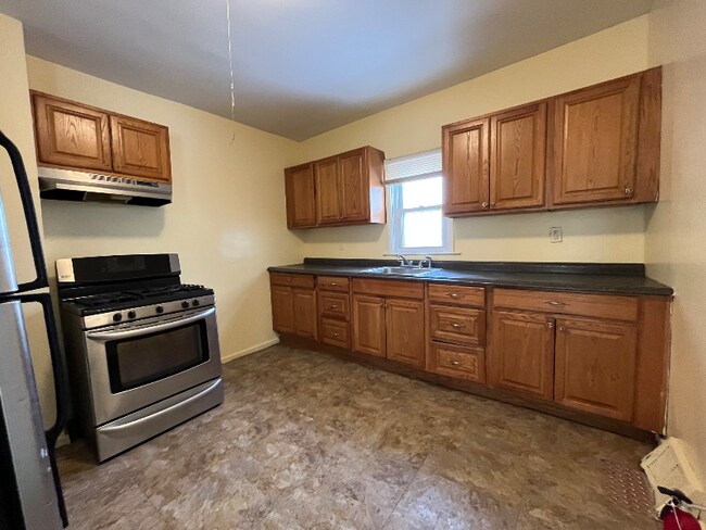 Building Photo - 683 State St