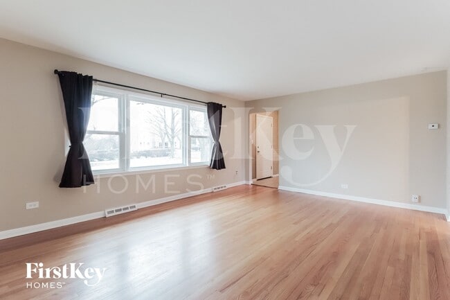 Foto del edificio - 301 E Division St