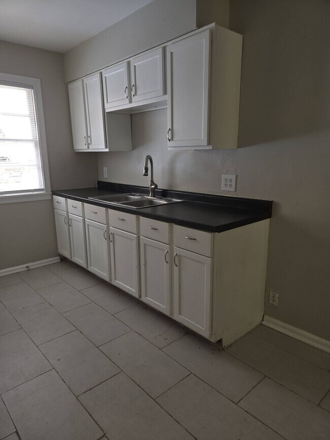 Photo - 1064 W 37th St House