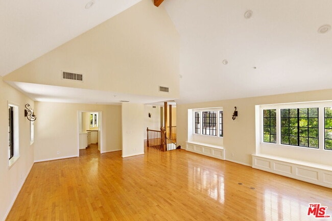Building Photo - 5237 San Feliciano Dr