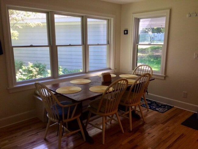 Building Photo - 3995 Lake Forest Path