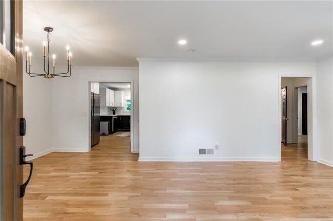 Building Photo - 2093 Wildrose Dr