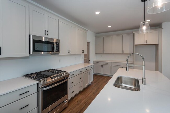 Large open kitchen - 215 Thorncliff Rd