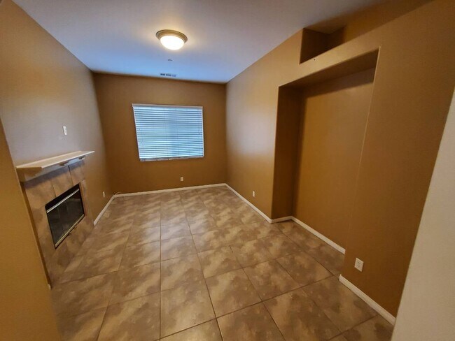 Foto del edificio - 7425 Malven Ave