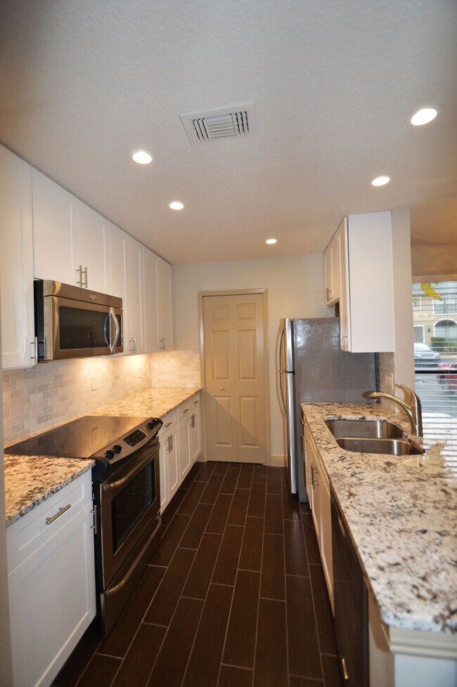 Photo - Remodeled One-Story Townhome EXCELLENT Loc...