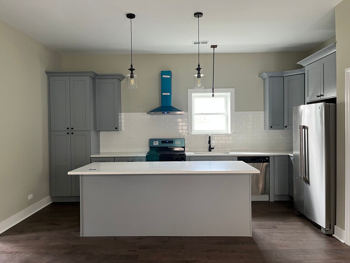 Foto principal - 6448 S St Lawrence Ave