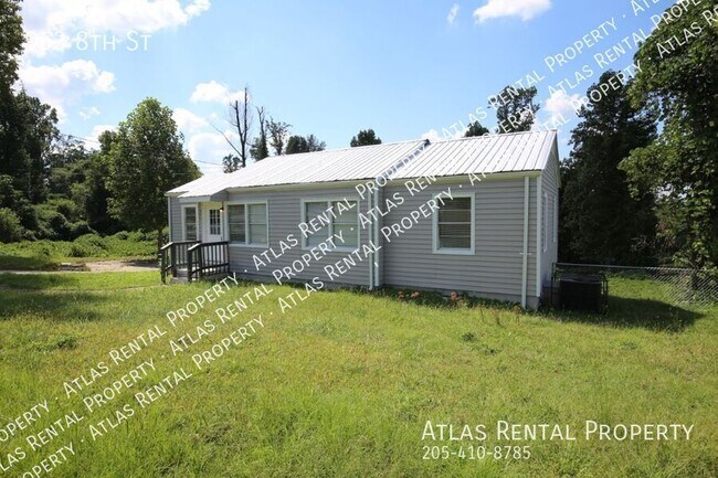 Foto del edificio - Charming 3-Bedroom Home Back on the Market...