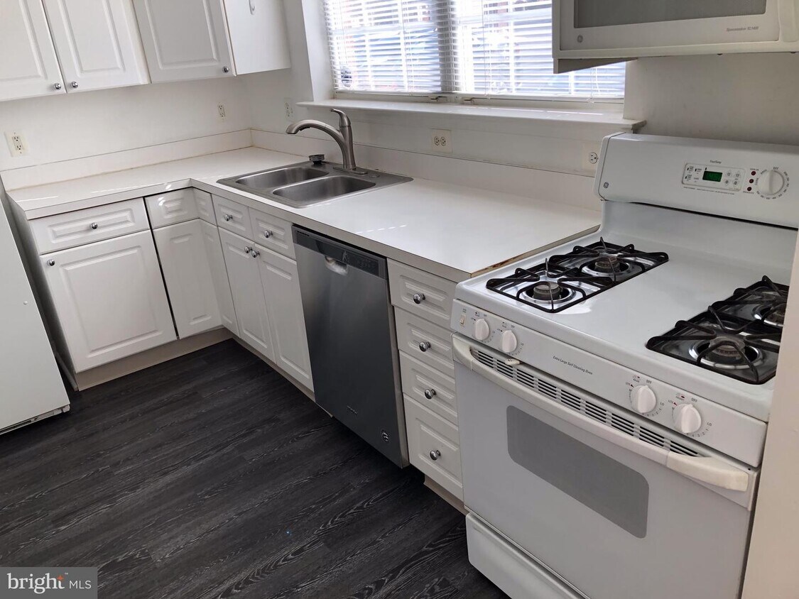 Foto principal - 4200 Mozart Brigade Ln