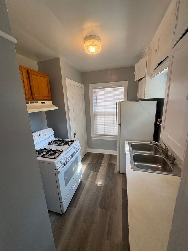 Building Photo - 2 Bedroom / 1 Bathroom Single family home in West Peoria