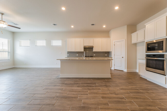 Building Photo - 178 Brooks Ranch Rd