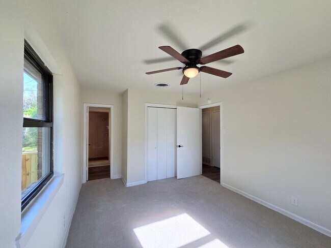 Foto del edificio - 3/2/1 in Quiet Neighborhood in Denison!