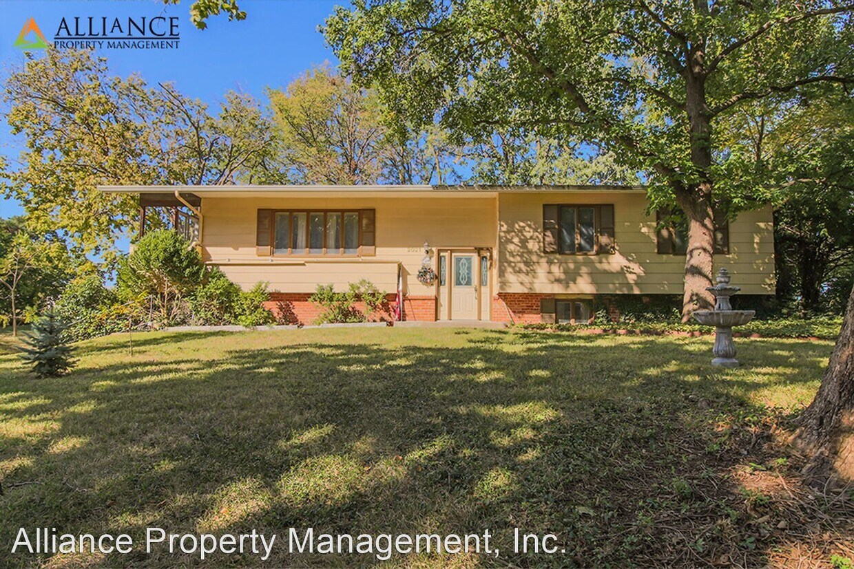 Foto principal - 3 br, 2 bath House - 2021 Blue Hills Rd.