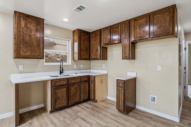 Building Photo - Brand new 2 bed 1 bath apartment in 79924