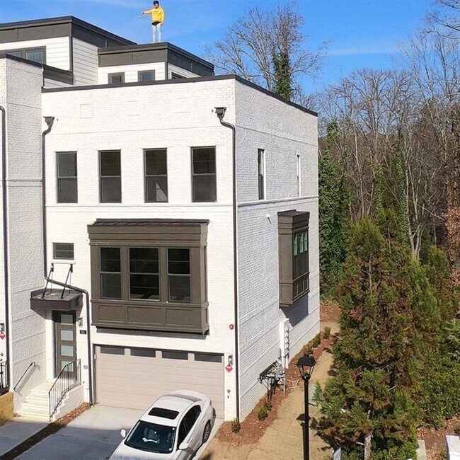 Building Photo - 881 Stone Crest Rd NE