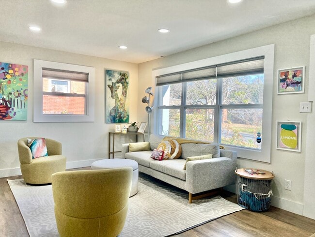 Foto del edificio - IMMACULATE with ALL THE UPDATES!