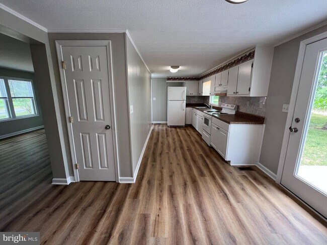 Foto del edificio - 8318 Woodville Rd