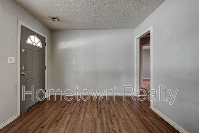 Building Photo - 2204 Downing St