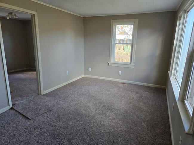 Building Photo - Freshly remodeled 3 bedroom!