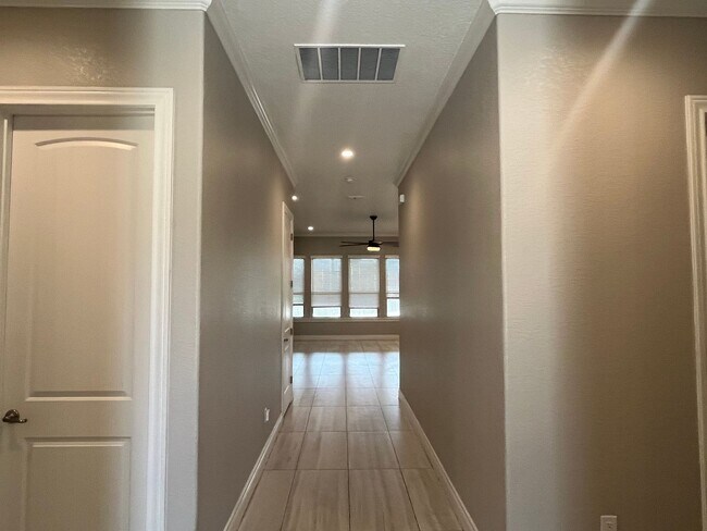 Foto del edificio - 4815 Viewcrest Rd
