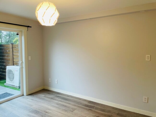 Building Photo - 5020 Delridge Wy SW