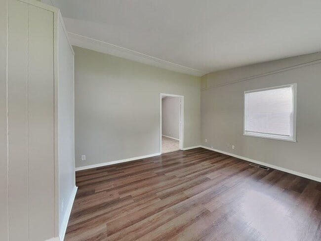 Building Photo - 120 Brookside Dr