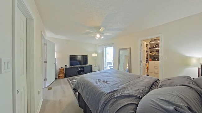 Building Photo - 5 Chatelaine Cir SE
