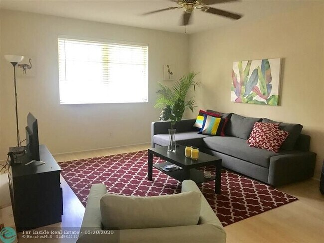 Foto del edificio - 1851 NE 62nd St