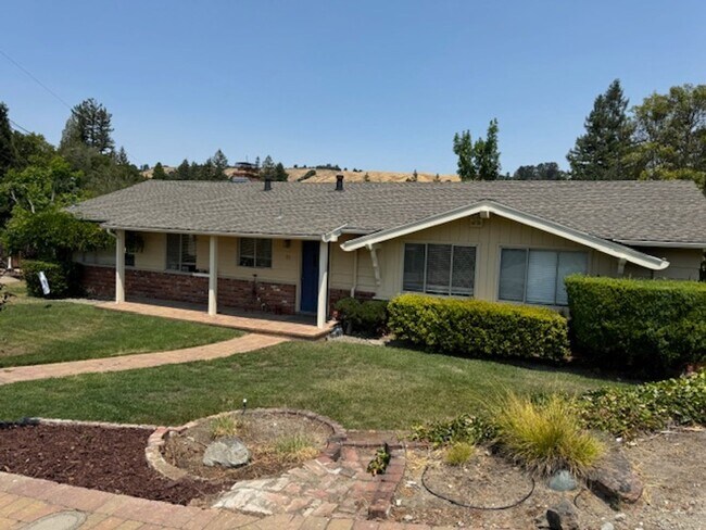 Building Photo - Wonderful single level, 3 bedroom home in ...