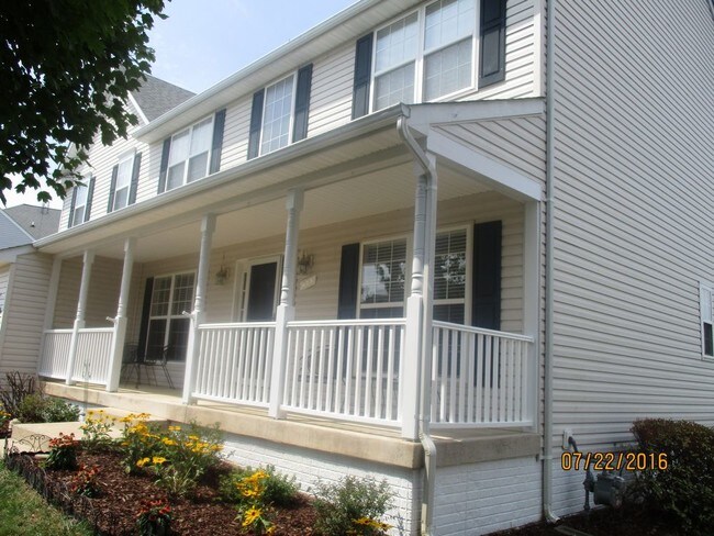 Building Photo - 735 Race Course Rd