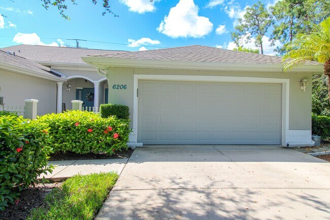 Building Photo - ** 3/2 ATTACHED UNFURNISHED VILLA FOR A LO...
