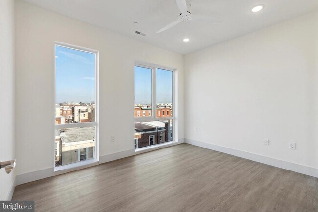Foto del edificio - 1221 E Fletcher St