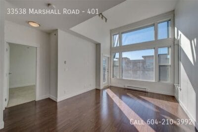 Building Photo - Top Floor Unit