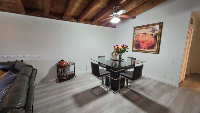 Foto del edificio - 6924 SW 114th Pl