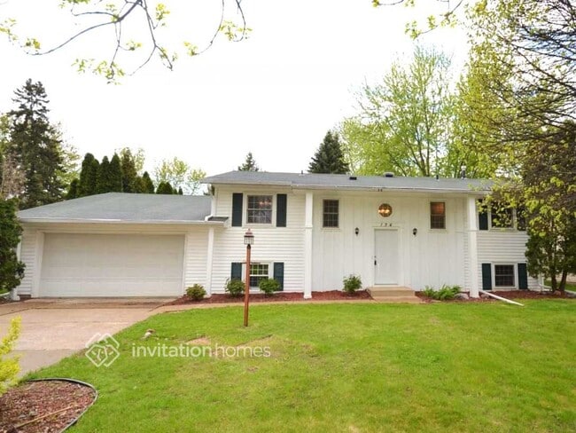 Building Photo - 124 Oakwood Rd