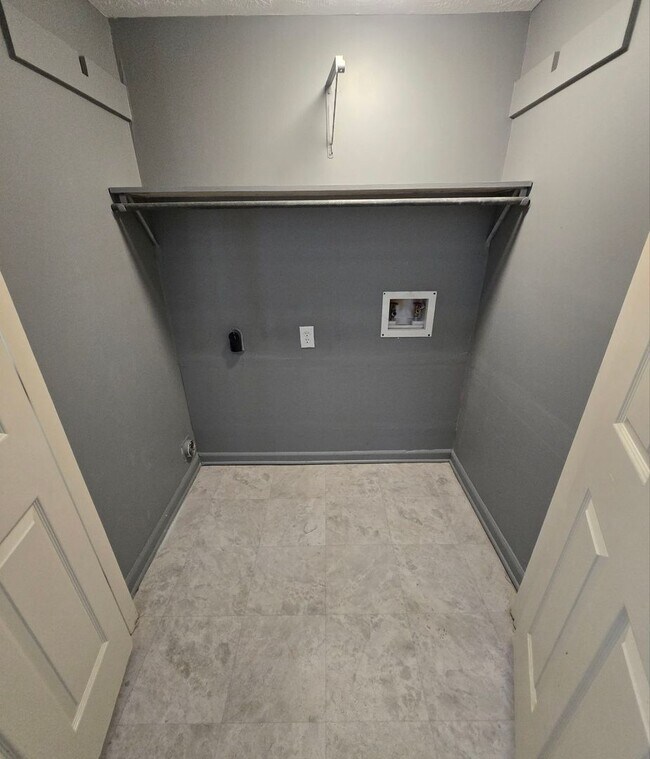 Foto del edificio - 5304 Whisperwood Ct