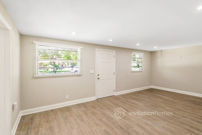 Building Photo - 4010 Treasure Cir