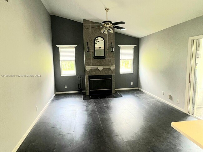 Foto del edificio - 6846 Royal Palm Beach Blvd