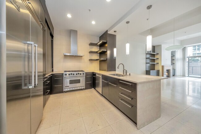 Kitchen - Luxury Appliances - 10628 NE 9th Pl