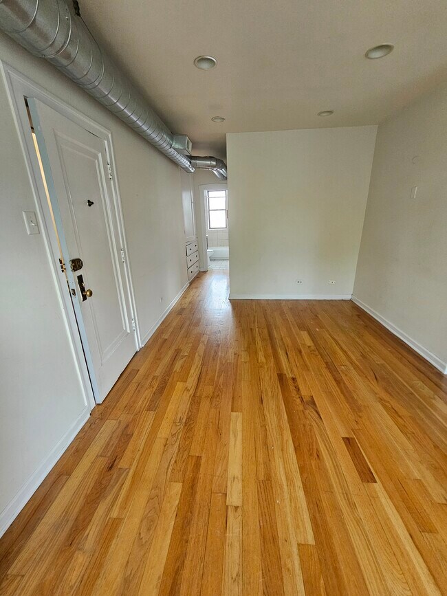 Foto del edificio - 1243 W Henderson St