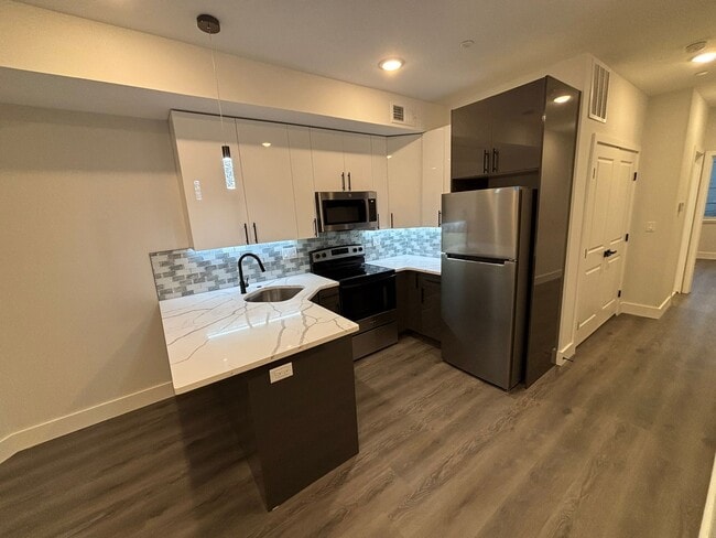 Building Photo - 713 N 42nd St