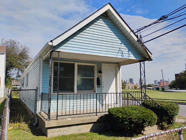 Building Photo - 1601 Prentice St